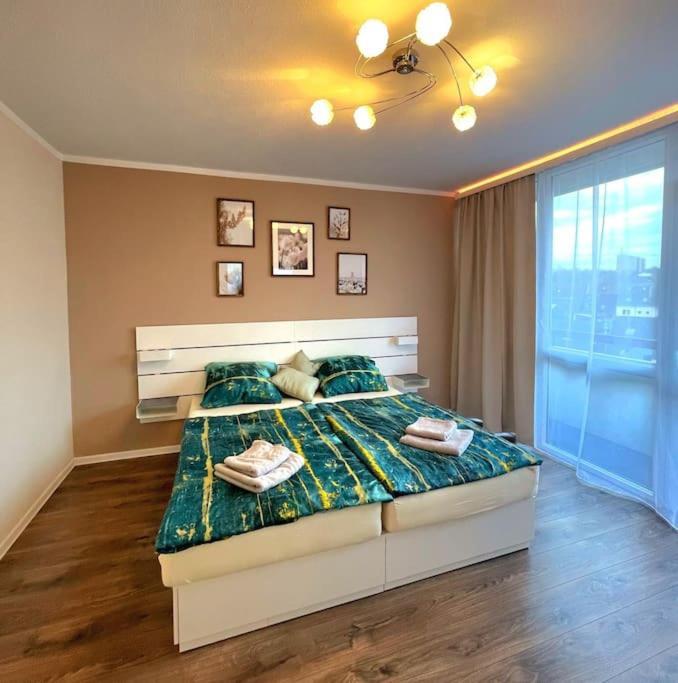 Grosse 3-Zimmer Wohnung, Zentrale Lage. Muelheim an der Ruhr Luaran gambar