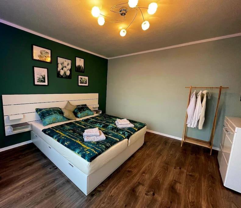 Grosse 3-Zimmer Wohnung, Zentrale Lage. Muelheim an der Ruhr Luaran gambar