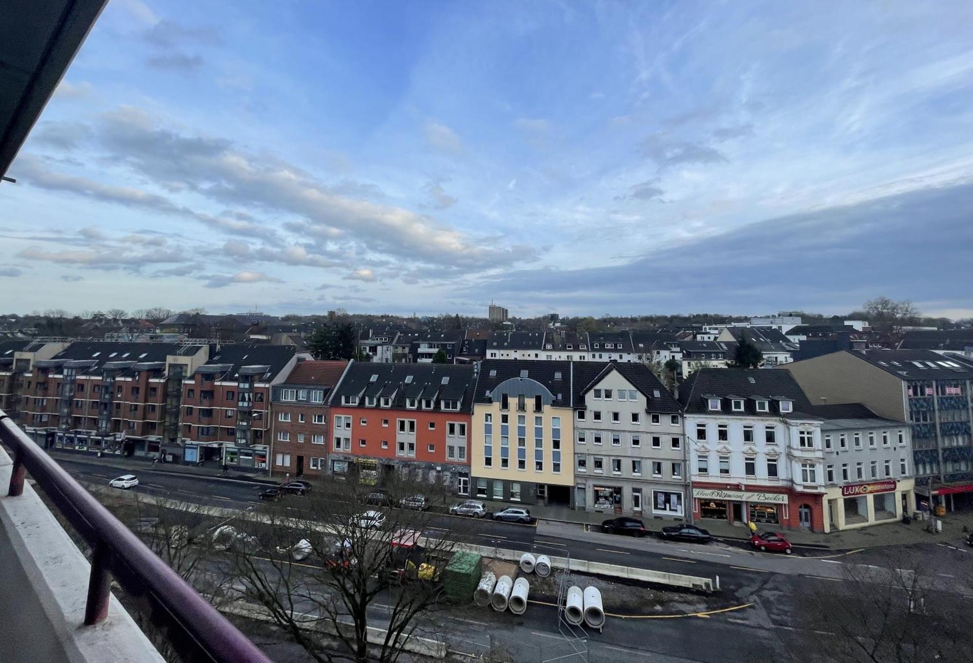 Grosse 3-Zimmer Wohnung, Zentrale Lage. Muelheim an der Ruhr Luaran gambar